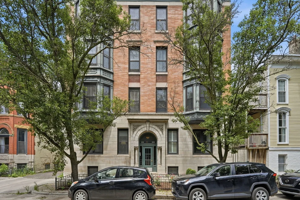 Unit for sale at 510 W GRANT Place, Chicago, IL 60614