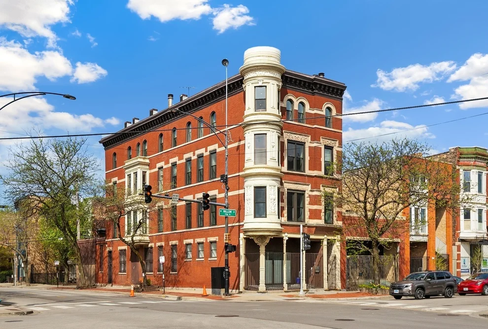 Unit for sale at 958 W Willow Street, Chicago, IL 60614