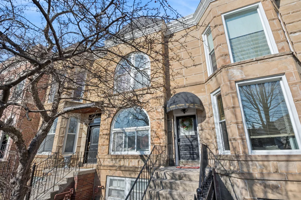 Unit for sale at 1922 W Wolfram Street, Chicago, IL 60657