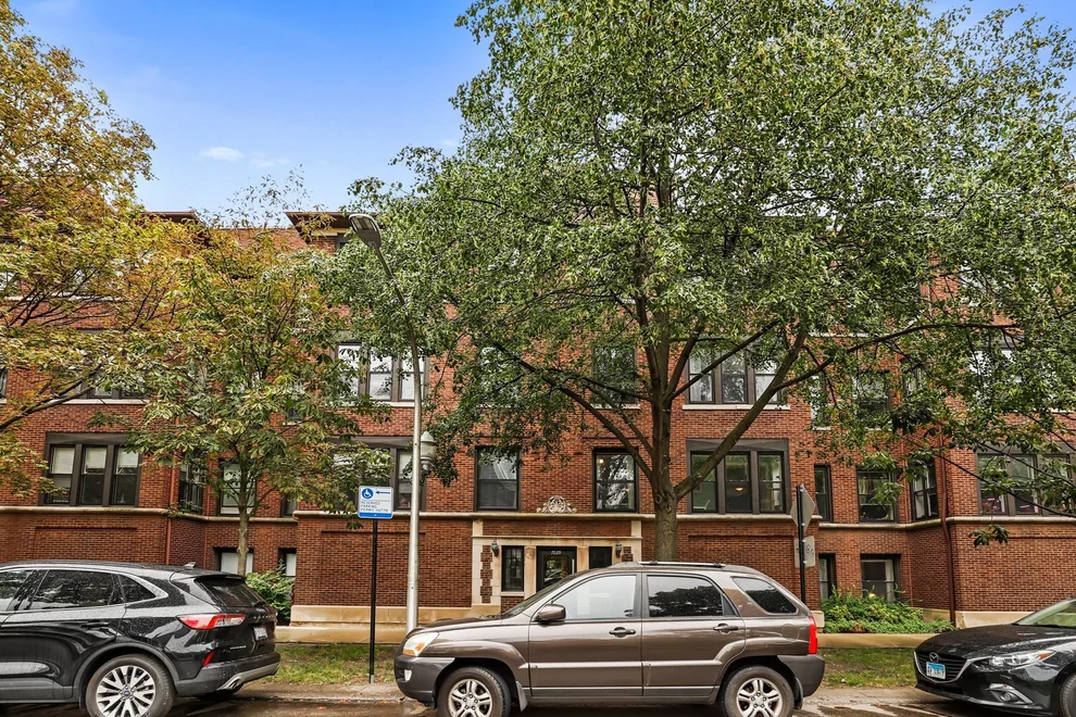 Unit for sale at 7029 N GREENVIEW Avenue, Chicago, IL 60626