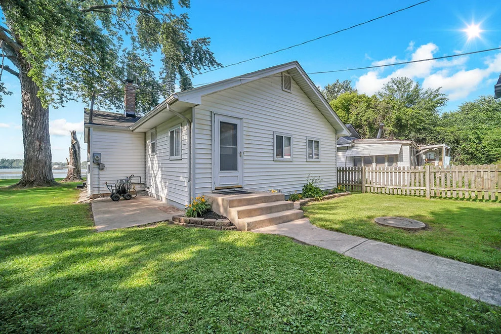 Unit for sale at 28422 W Park Avenue, Wauconda, IL 60084