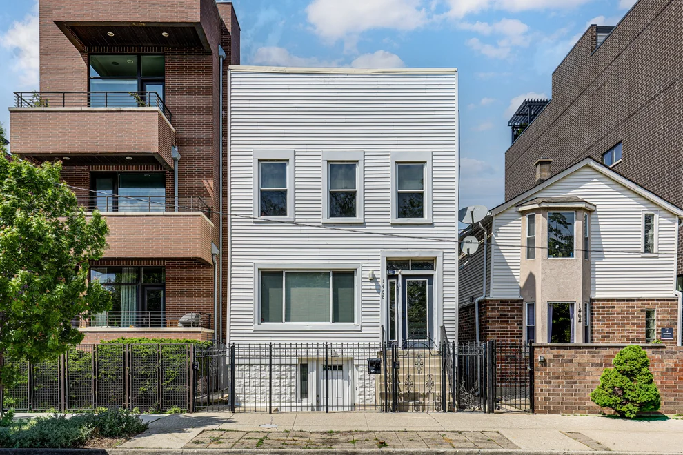 Unit for sale at 1468 W Ohio Street, Chicago, IL 60642