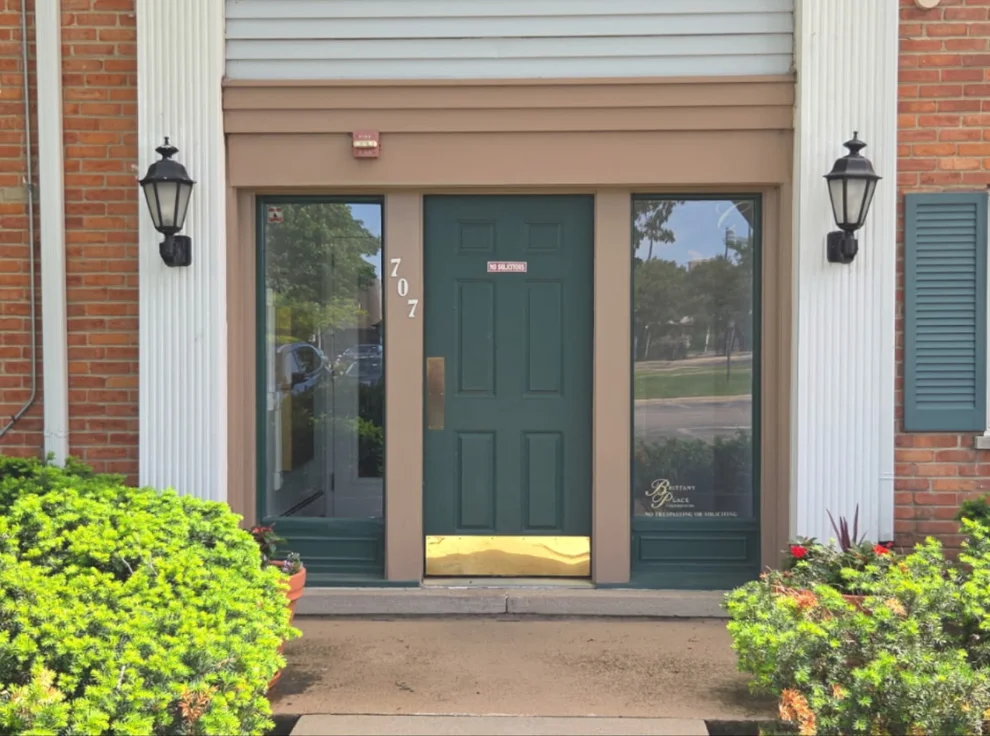 Unit for sale at 707 E Falcon Drive, Arlington Heights, IL 60005