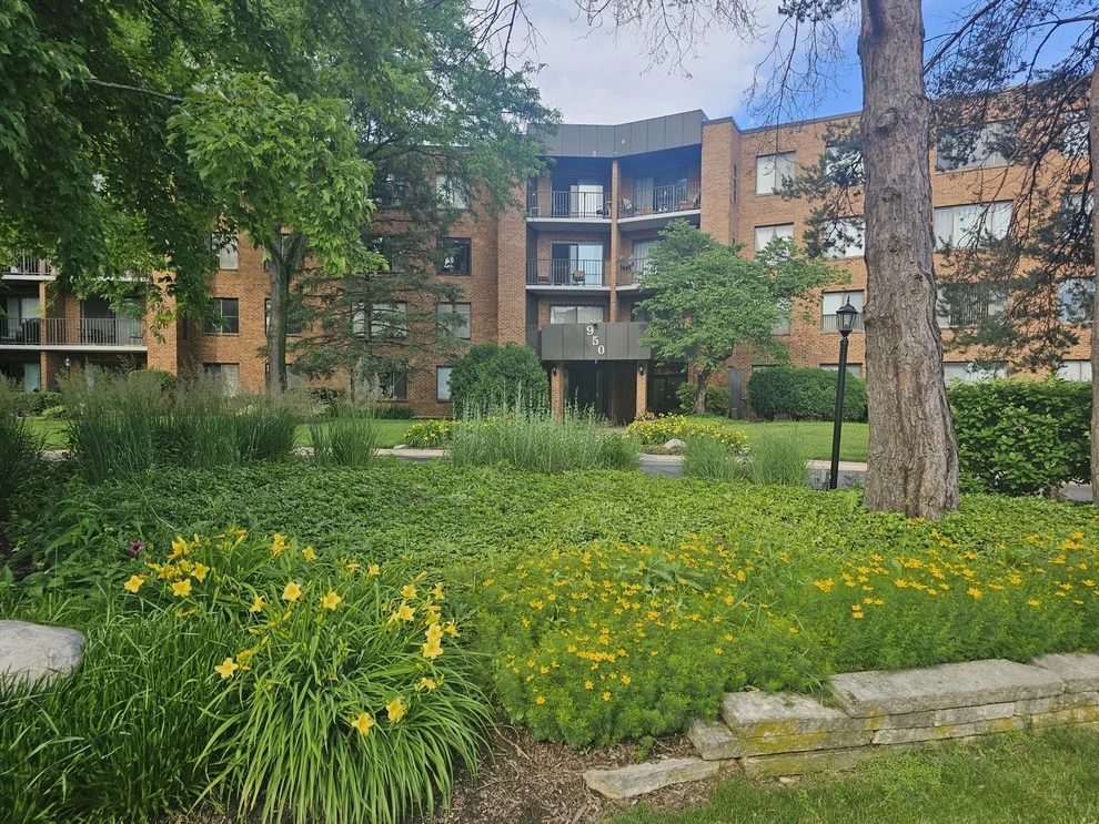 Unit for sale at 950 E Wilmette Road, Palatine, IL 60074