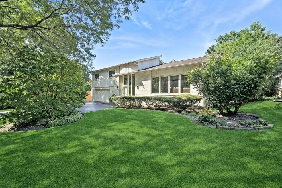 Unit for sale at 358 Hastings Avenue, Highland Park, IL 60035