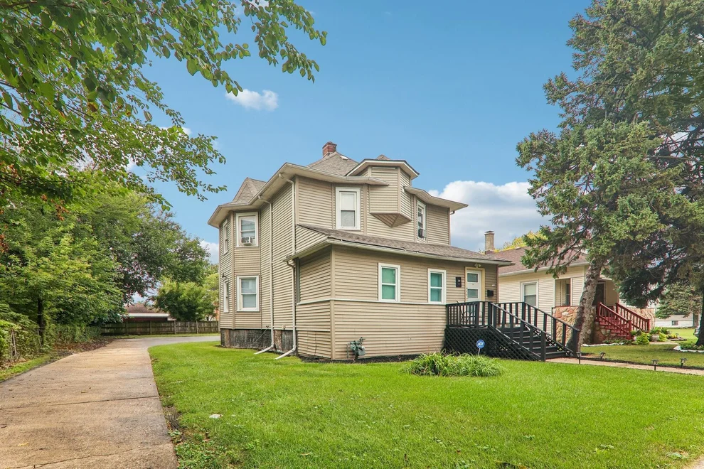 Unit for sale at 1404 S 8th Avenue, Maywood, IL 60153