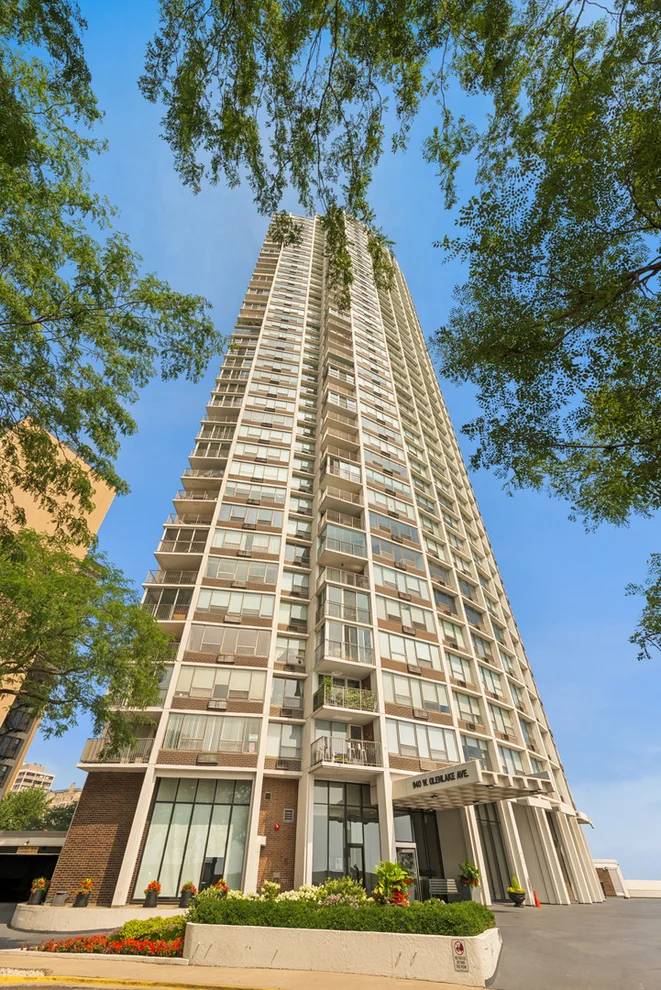 Unit for sale at 940 W Glenlake Avenue, Chicago, IL 60660