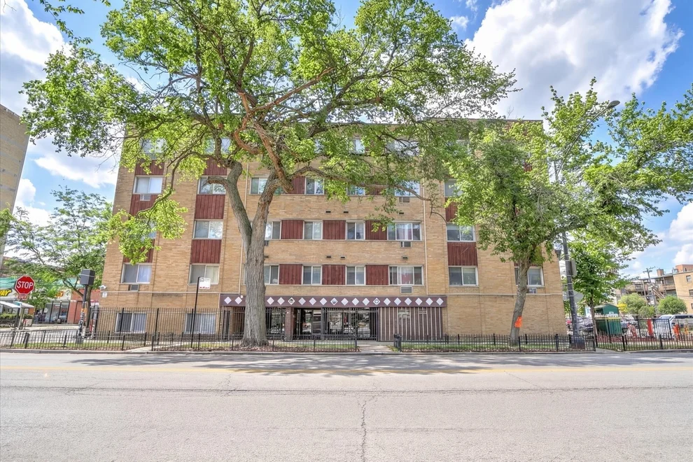 Unit for sale at 5100 N Sheridan Road, Chicago, IL 60640