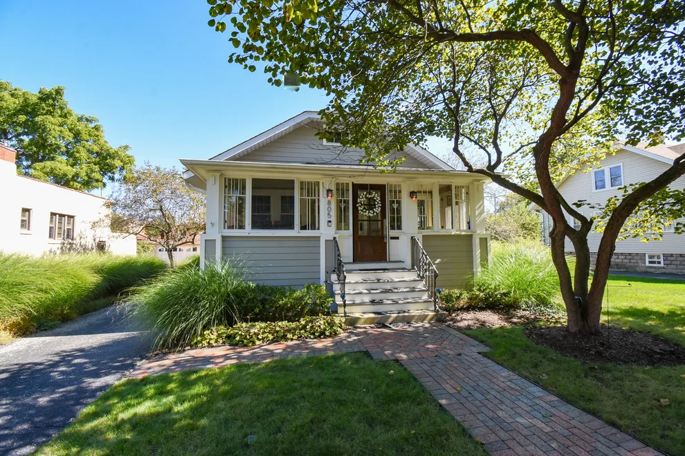 Unit for sale at 805 N Dunton Avenue, Arlington Heights, IL 60004