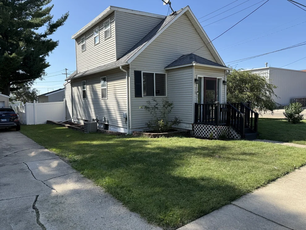 Unit for sale at 334 N 14th Street, Rochelle, IL 61068