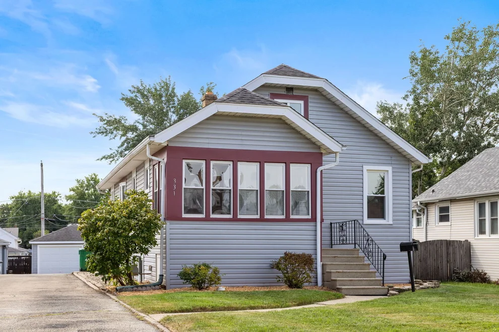 Unit for sale at 331 W Brookfield Street, Lombard, IL 60148