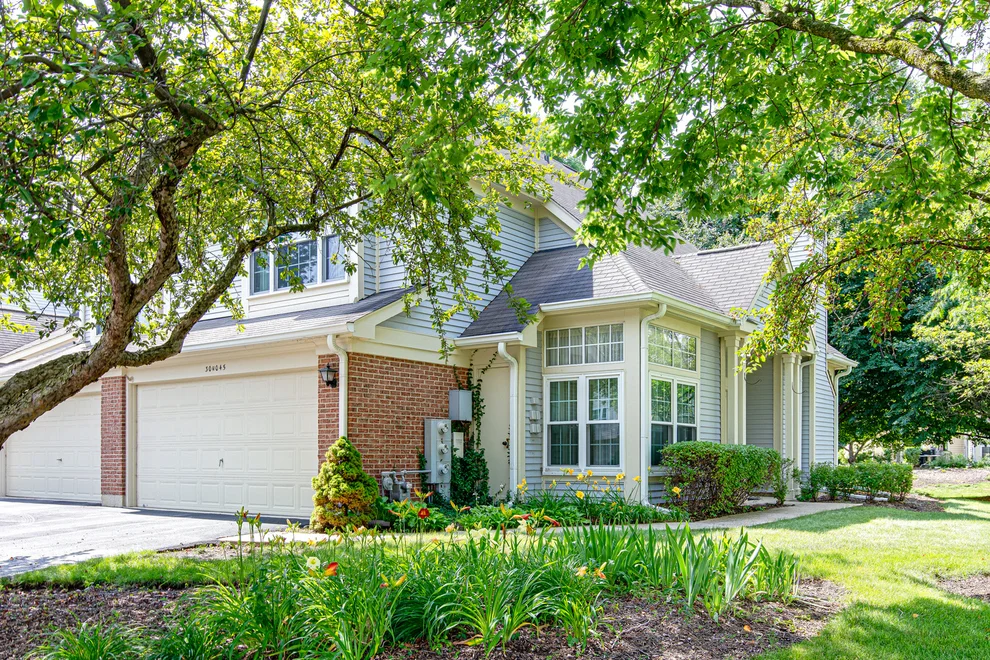 Unit for sale at 30W045 Willow Lane, Warrenville, IL 60555