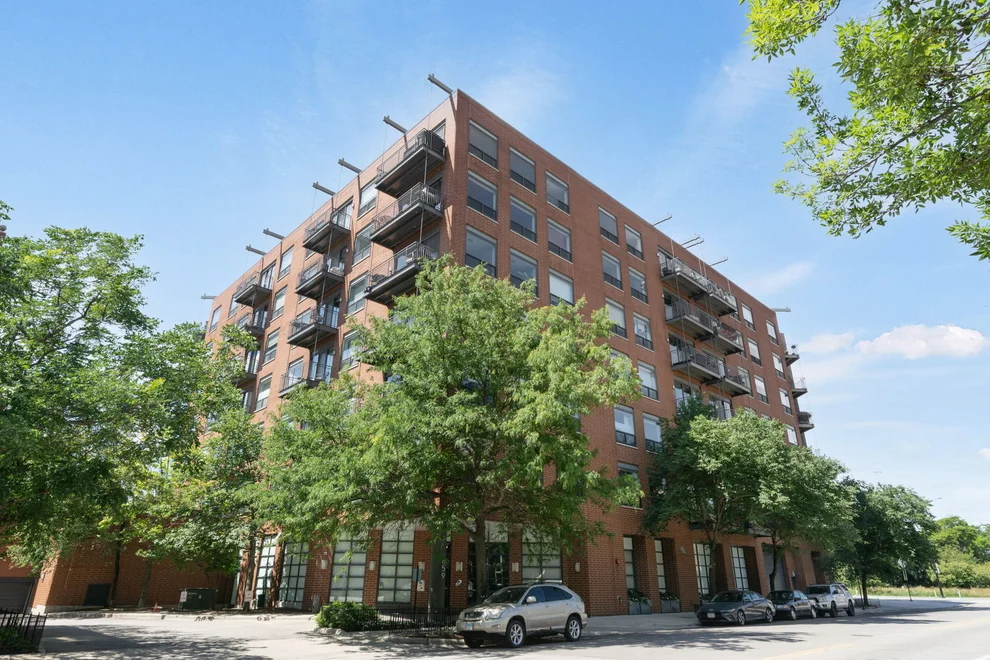 Unit for sale at 859 W Erie Street, Chicago, IL 60642