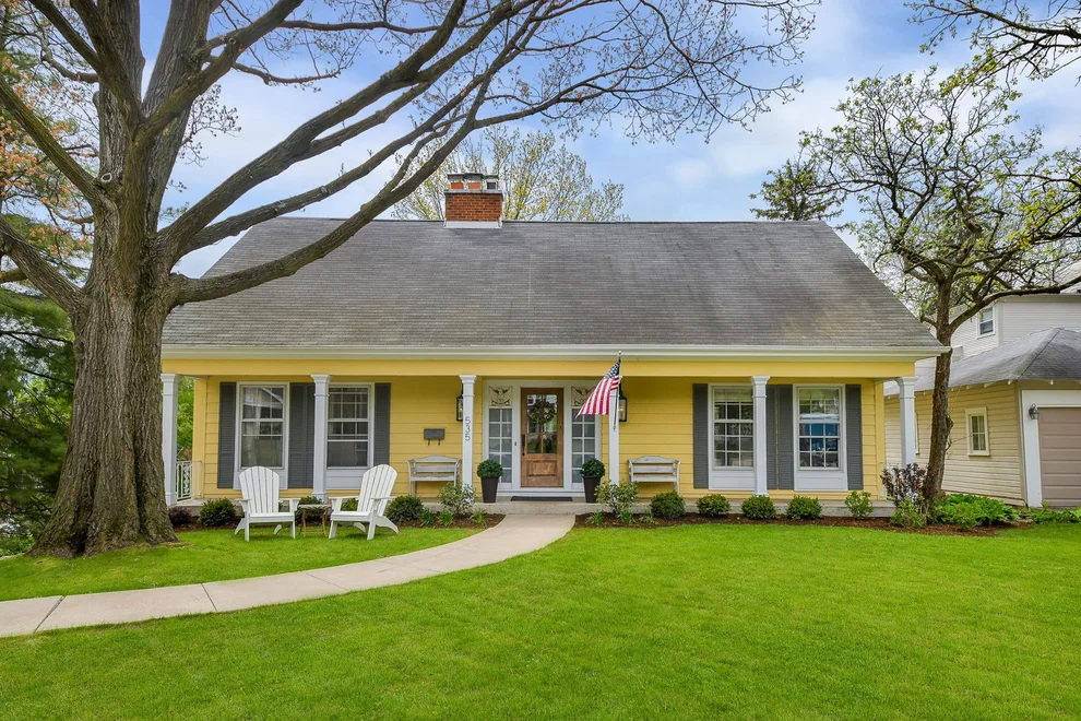 Unit for sale at 535 Cottage Avenue, Glen Ellyn, IL 60137