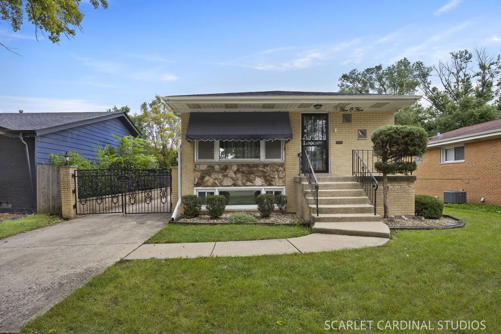 Unit for sale at 505 N Addison Road, Villa Park, IL 60181