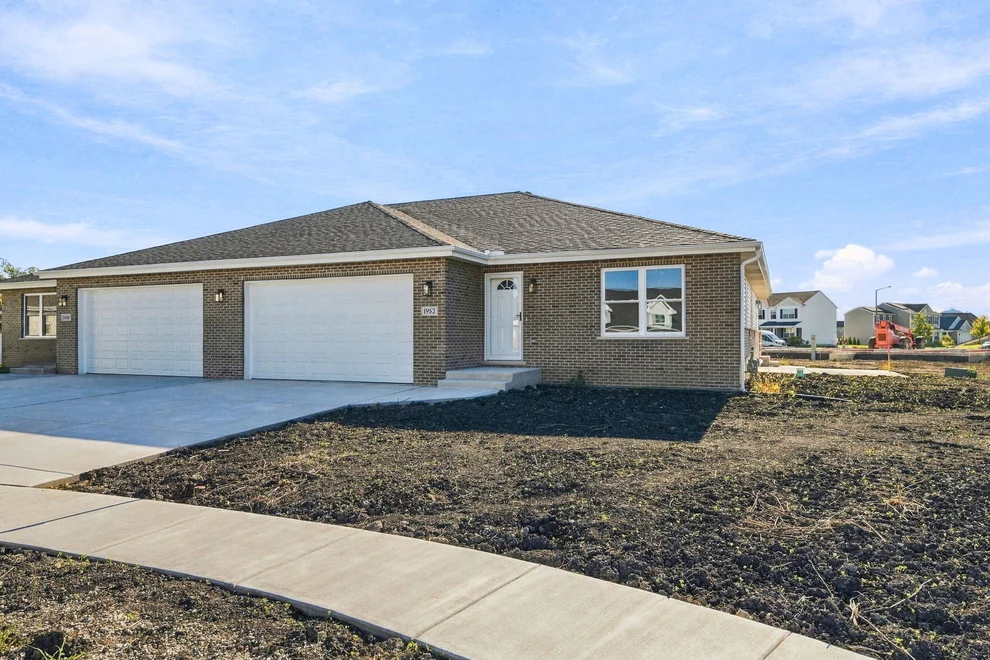 Unit for sale at 1952 Eagle Drive, Morris, IL 60450