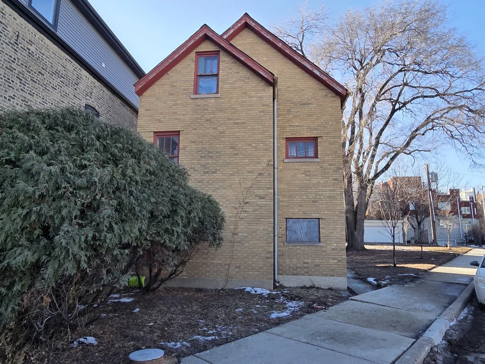 Unit for sale at 2310 N Hoyne Avenue, Chicago, IL 60647