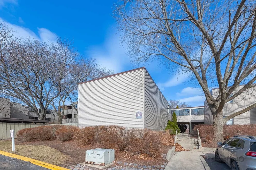 Unit for sale at 1840 W Highland Avenue, Elgin, IL 60123