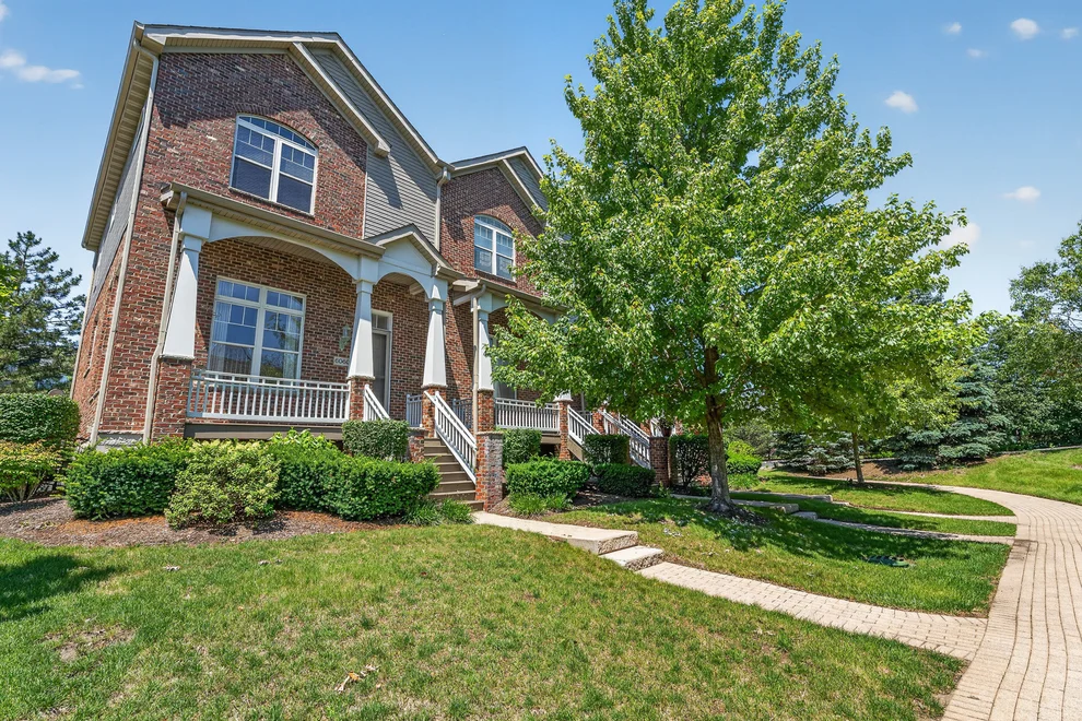 Unit for sale at 6060 Ironwood Lane, Lisle, IL 60532