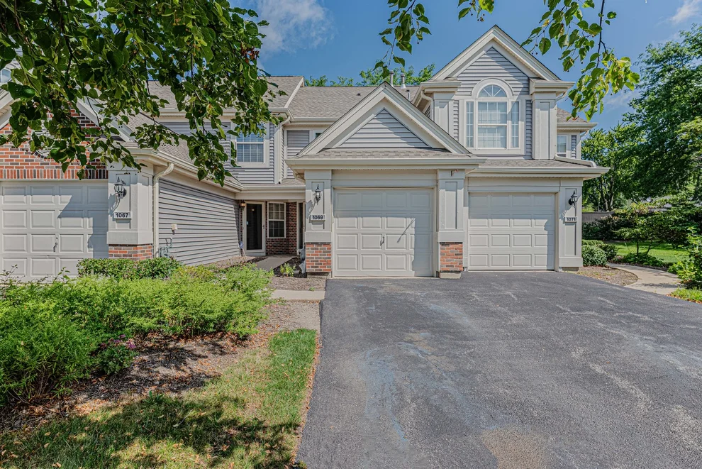 Unit for sale at 1069 Talbots Lane, Elk Grove Village, IL 60007