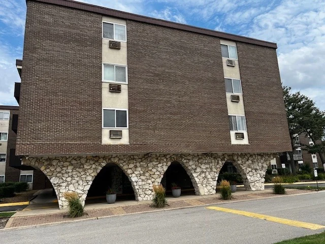 Unit for sale at 1301 S Finley Road, Lombard, IL 60148