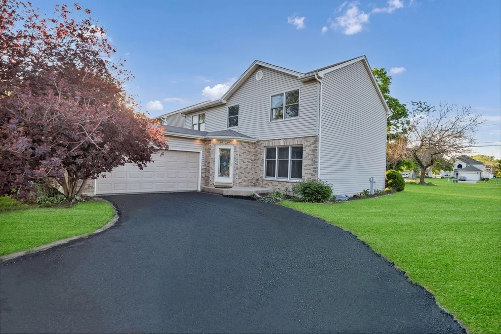 Unit for sale at 537 W Comstock Avenue, Elmhurst, IL 60126