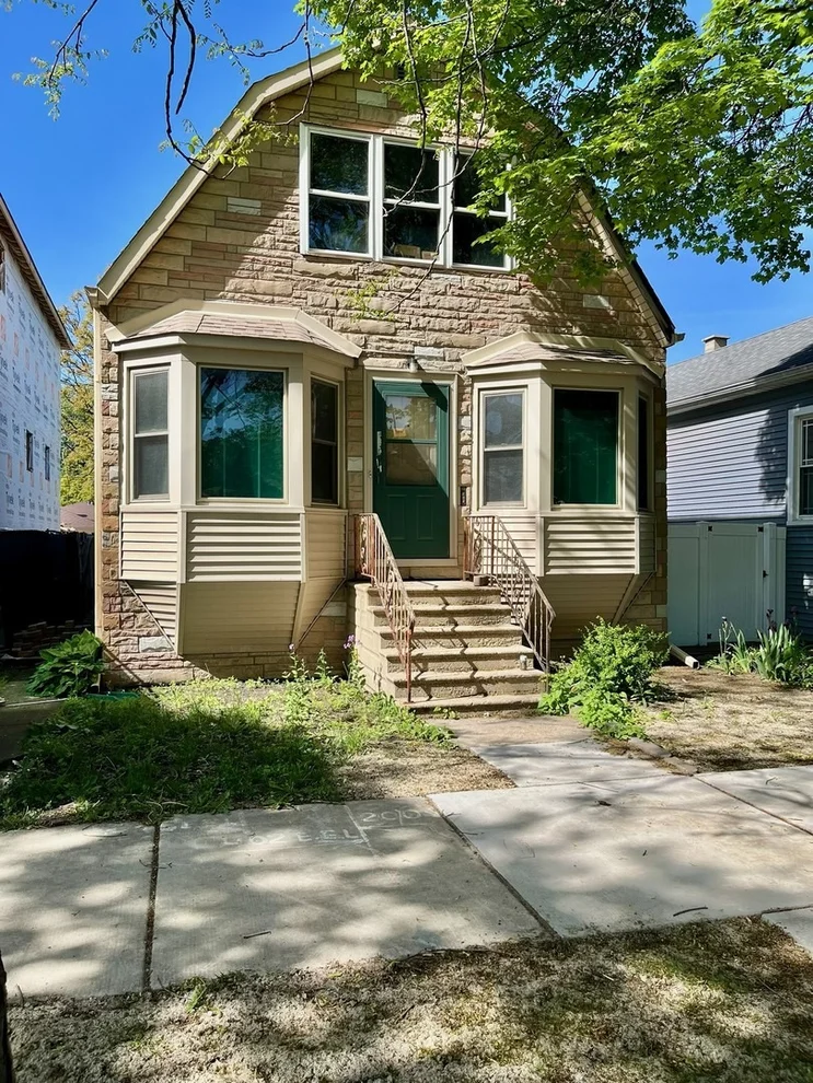 Unit for sale at 5018 W Winnemac Avenue, Chicago, IL 60630