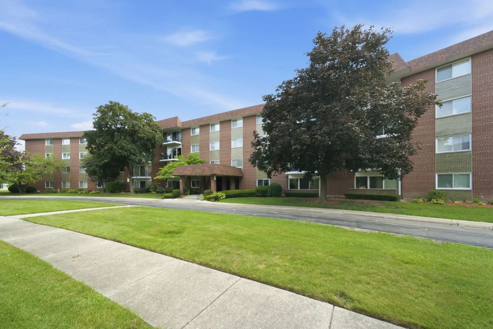 Unit for sale at 1025 S Fernandez Avenue, Arlington Heights, IL 60005