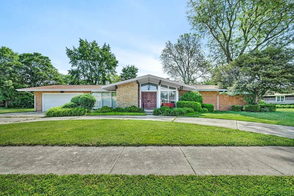 Unit for sale at 702 Palladium Drive, Joliet, IL 60435