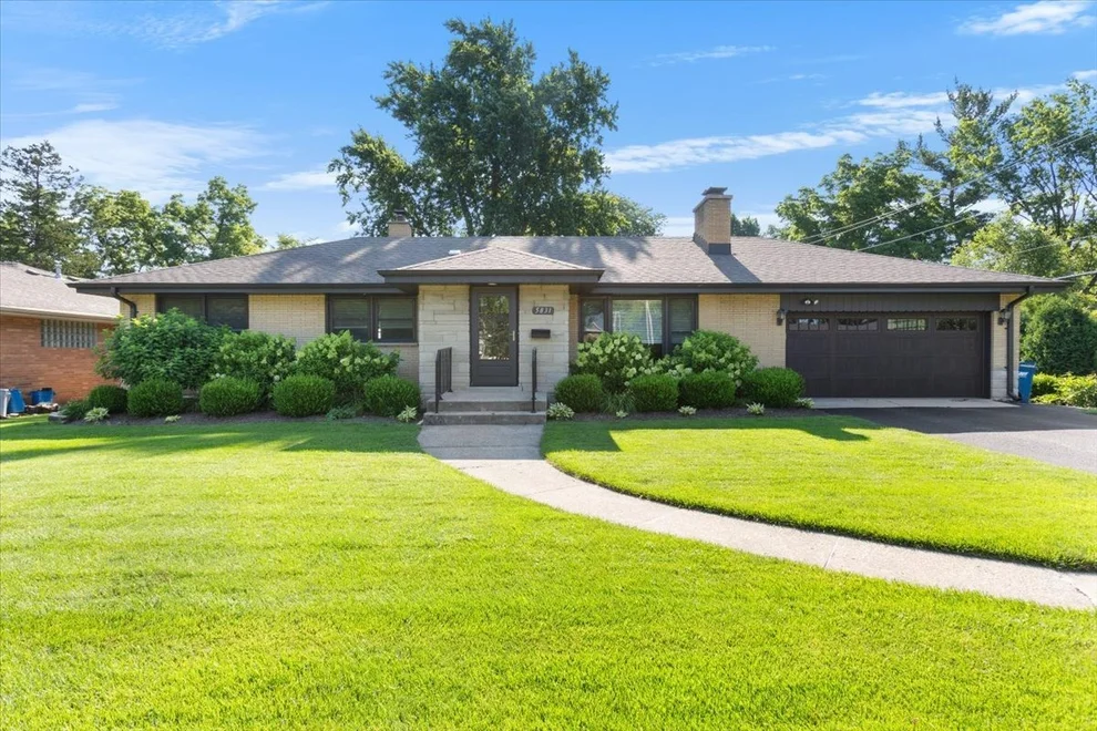 Unit for sale at 5831 Washington Street, Downers Grove, IL 60516