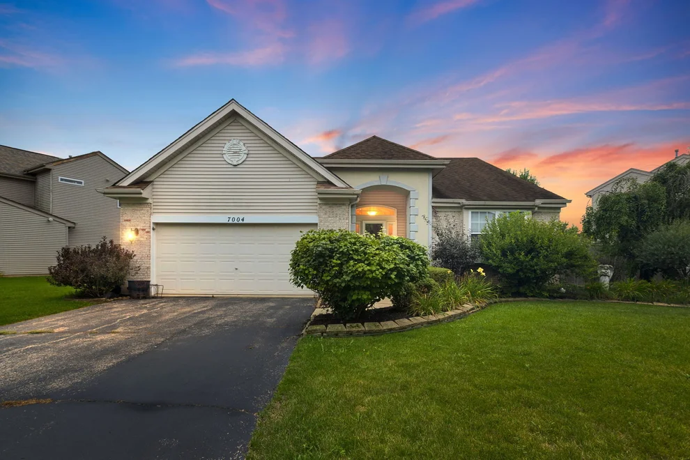 Unit for sale at 7004 Nathan Lane, Carpentersville, IL 60110