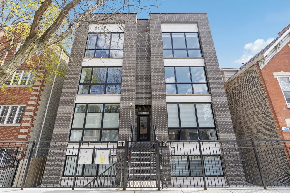 Unit for sale at 1525 N Bosworth Avenue, Chicago, IL 60642