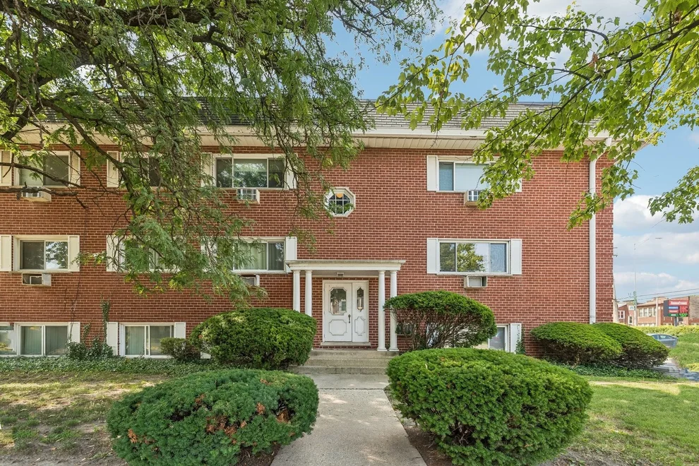 Unit for sale at 727 S Maple Avenue, Oak Park, IL 60304