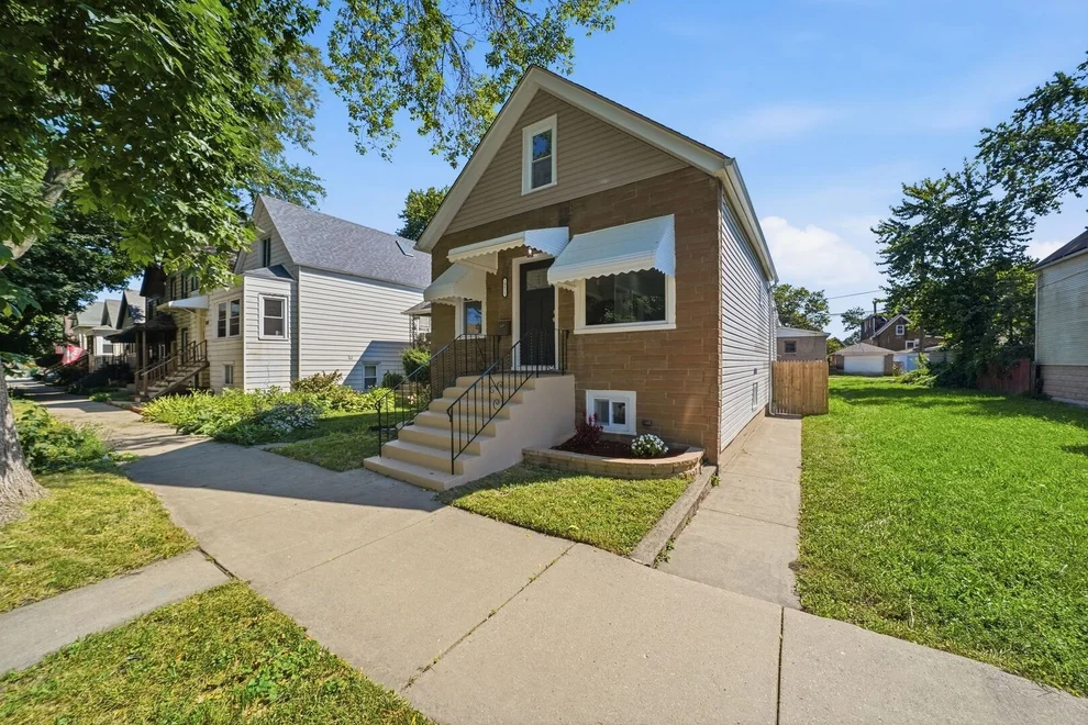 Unit for sale at 10825 S Avenue H, Chicago, IL 60617