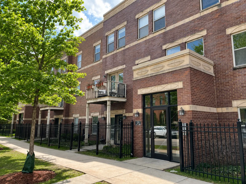 Unit for sale at 803 E 41ST Street, Chicago, IL 60653