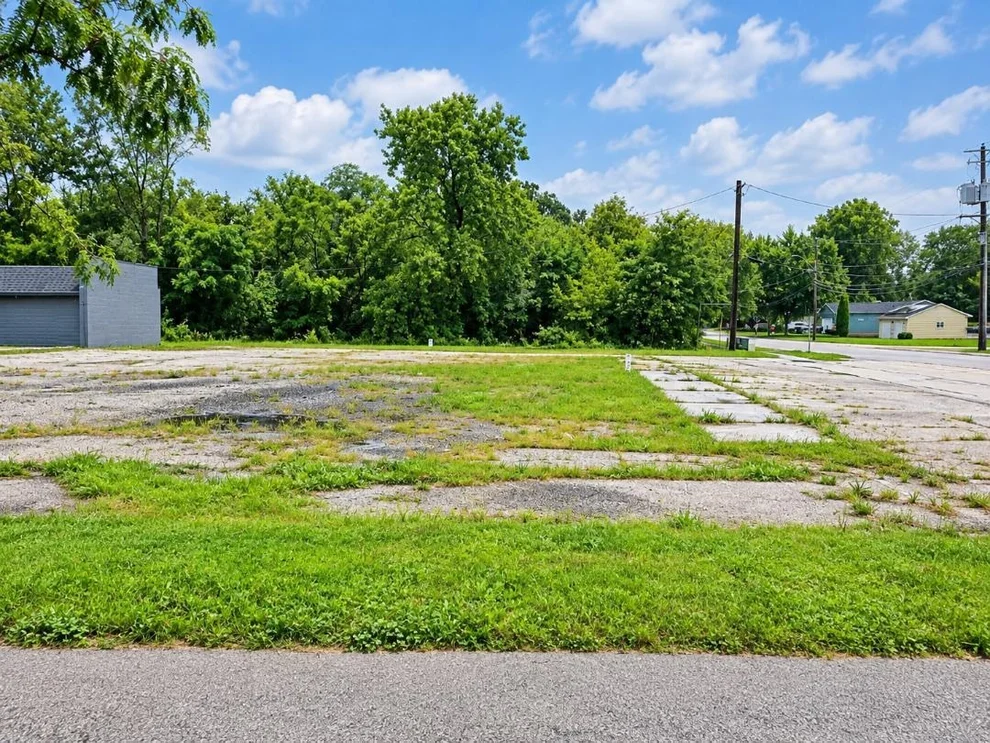 Unit for sale at 38498 N Sheridan Road, Beach Park, IL 60087