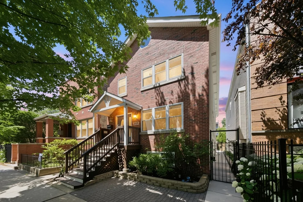 Unit for sale at 2112 W Superior Street, Chicago, IL 60612