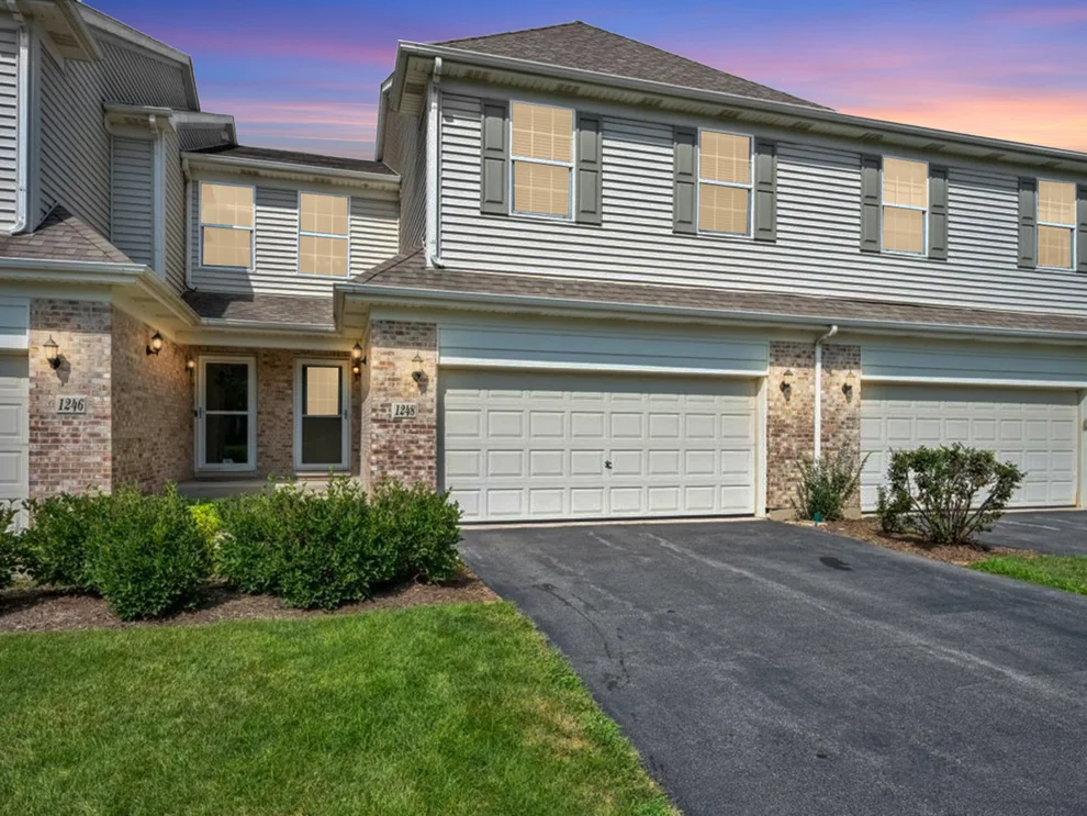 Unit for sale at 1248 Bradley Circle, Elgin, IL 60120