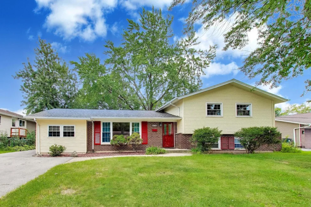 Unit for sale at 2805 Kincaid Drive, Woodridge, IL 60517