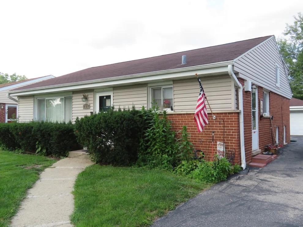 Unit for sale at 799 S Hawthorne Avenue, Elmhurst, IL 60126