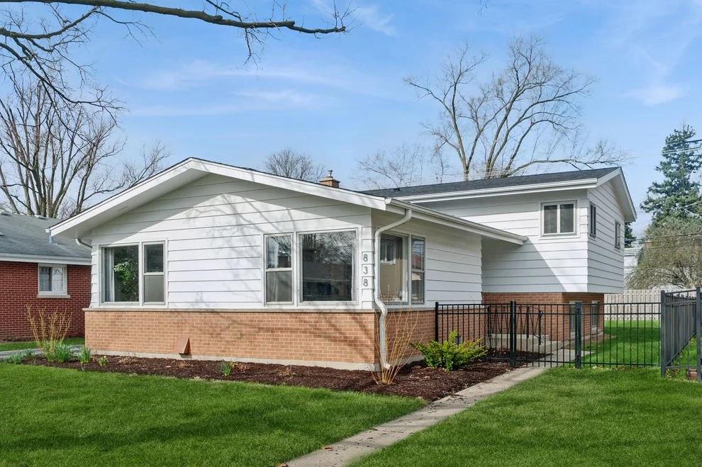 Unit for sale at 838 S Saylor Avenue, Elmhurst, IL 60126
