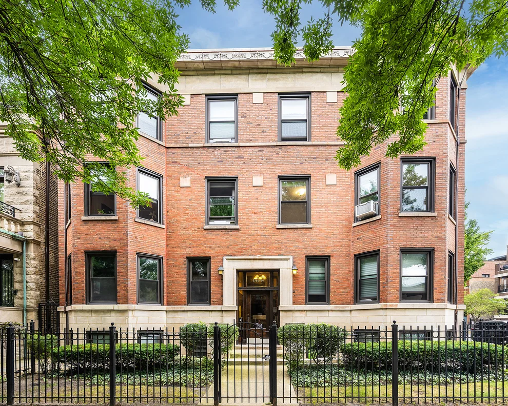 Unit for sale at 3764 N Magnolia Avenue, Chicago, IL 60613