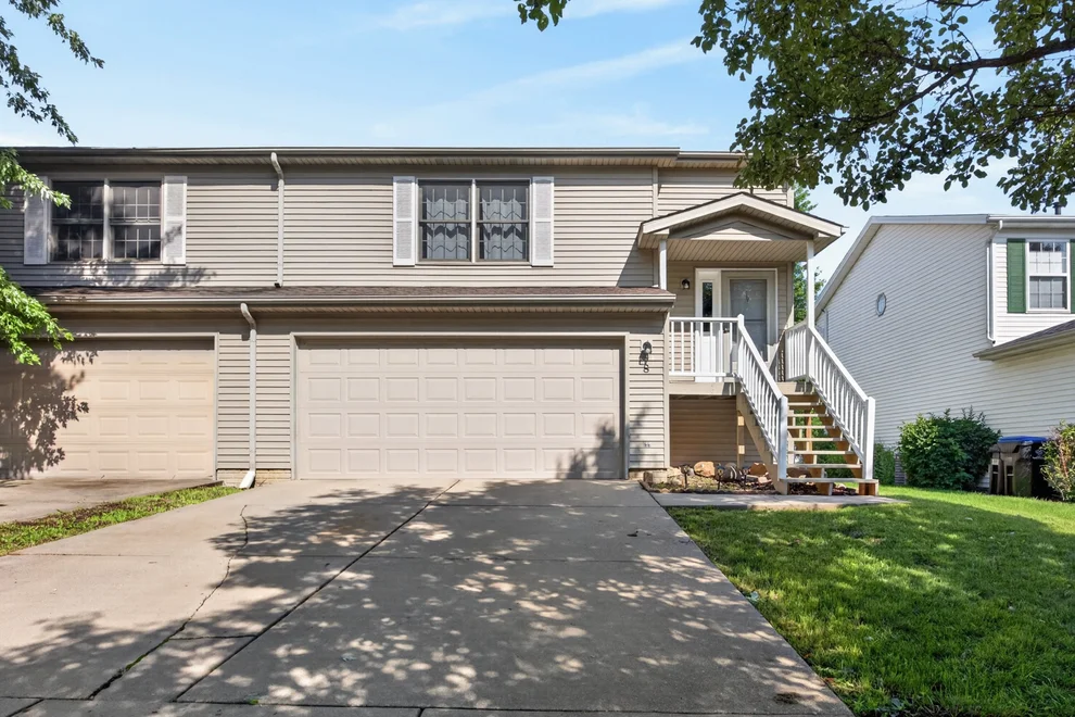 Unit for sale at 8 Rounds Road, Bloomington, IL 61704