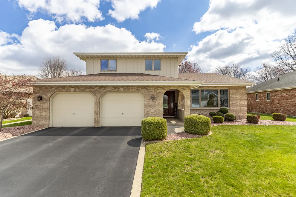 Unit for sale at 18319 Holland Road, Lansing, IL 60438