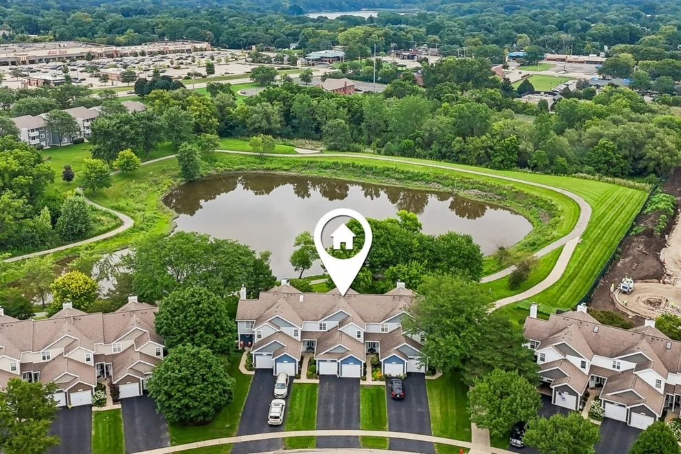 Unit for sale at 621 Woodhaven Drive, Mundelein, IL 60060