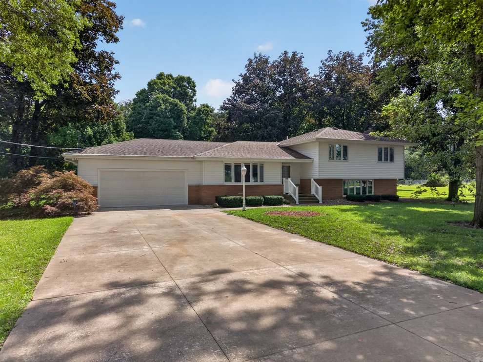 Unit for sale at 5 N Acres Drive, Streator, IL 61364