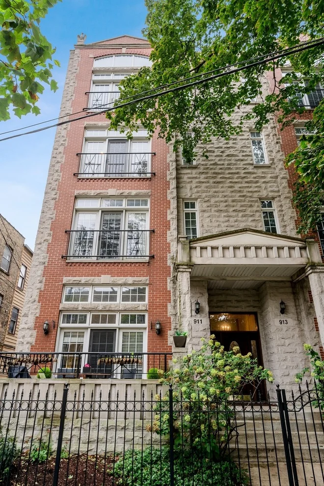 Unit for sale at 911 W Altgeld Street, Chicago, IL 60614