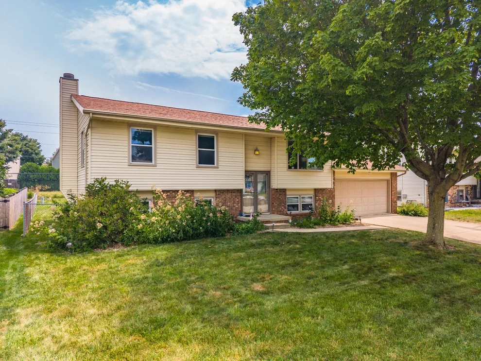 Unit for sale at 304 S Evergreen Lane, Bloomington, IL 61704