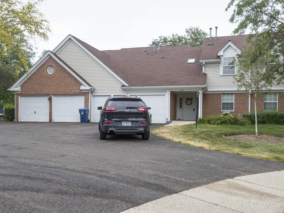 Unit for sale at 2814 Meadow Lane, Schaumburg, IL 60193