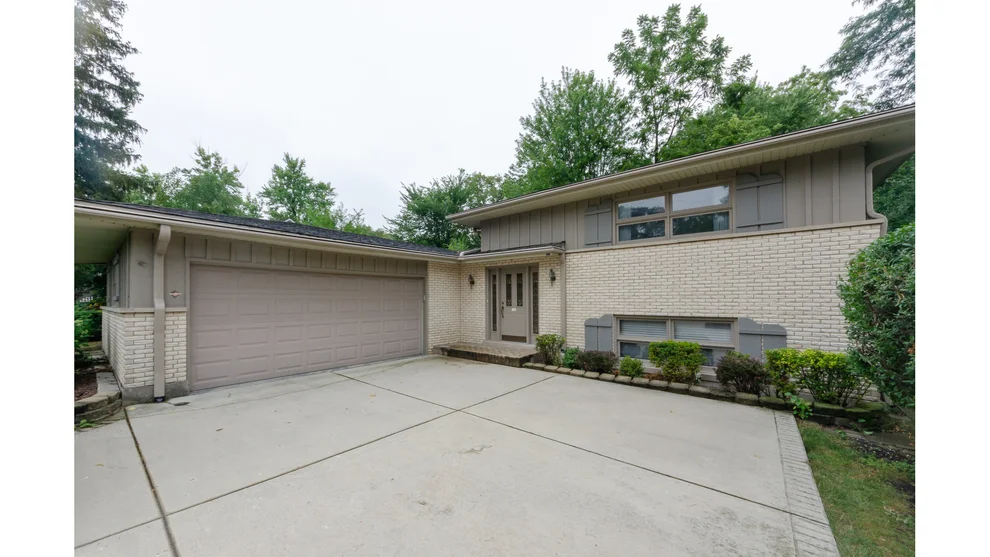 Unit for sale at 238 S Richmond Avenue, Westmont, IL 60559